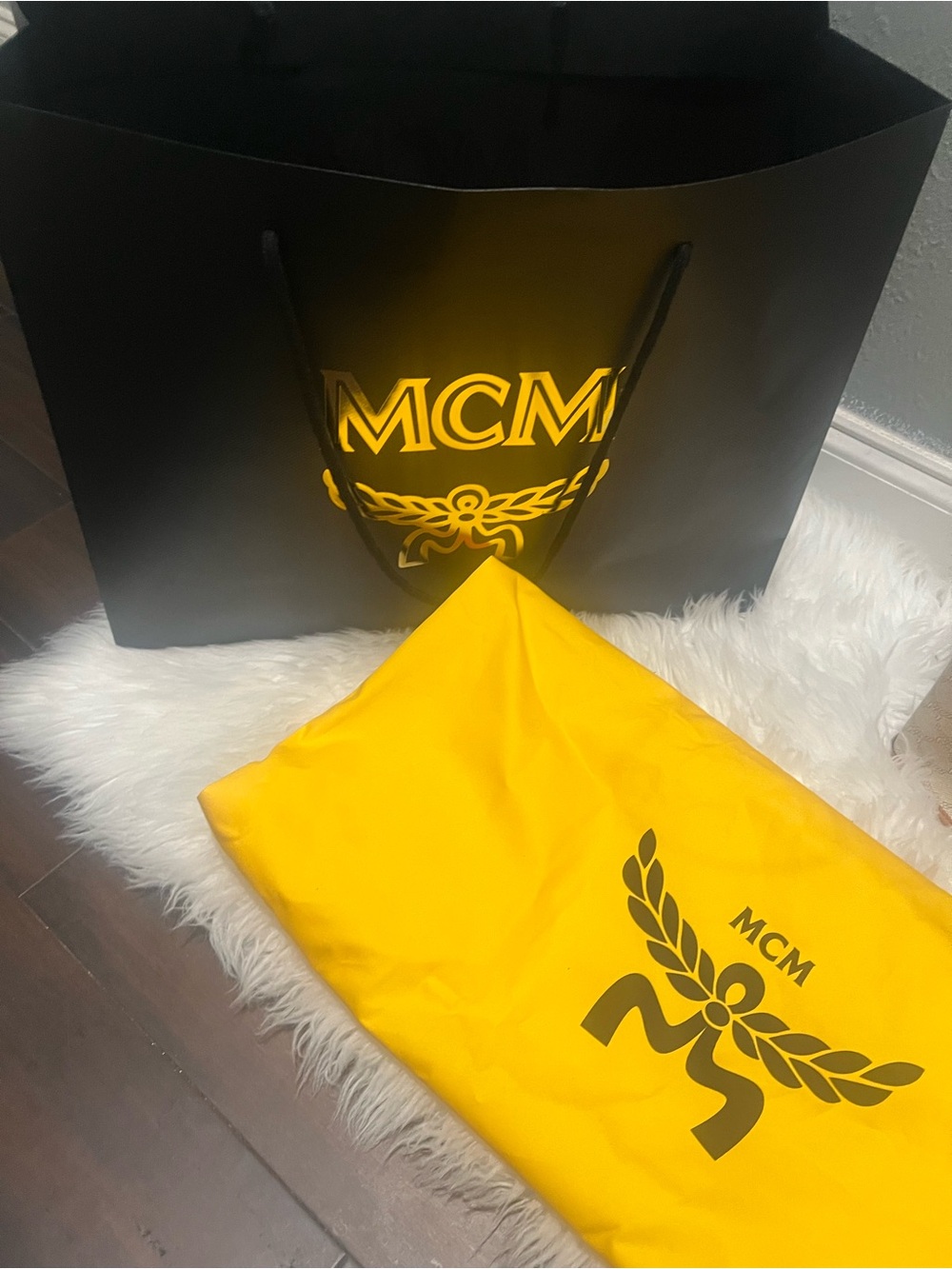 Women’s MCM tote - Picture 4 of 9